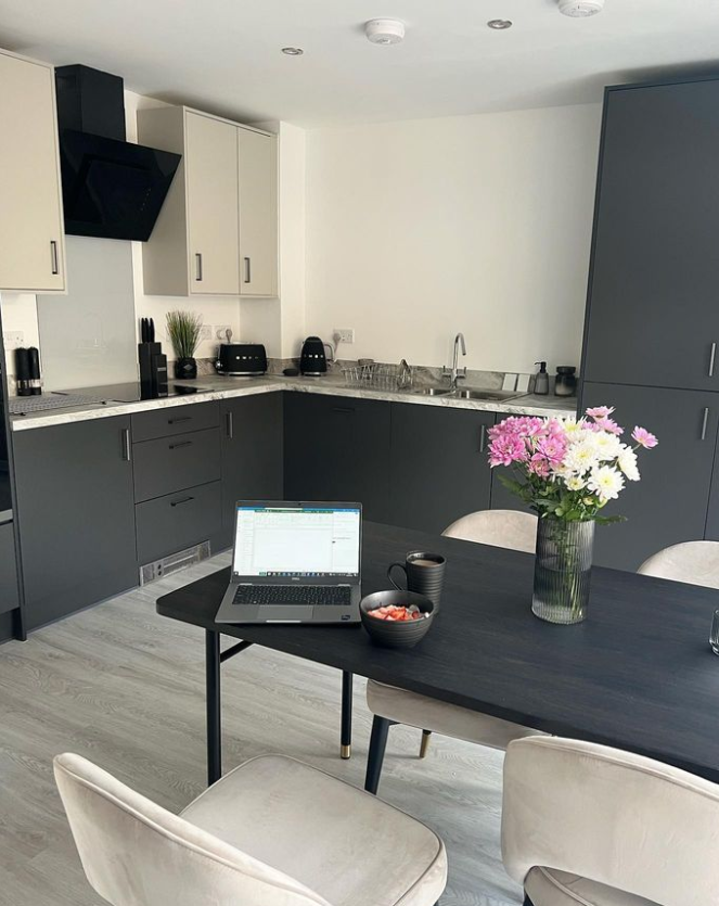 Instagram Duropal 2 no10_thealveston Light Cortona